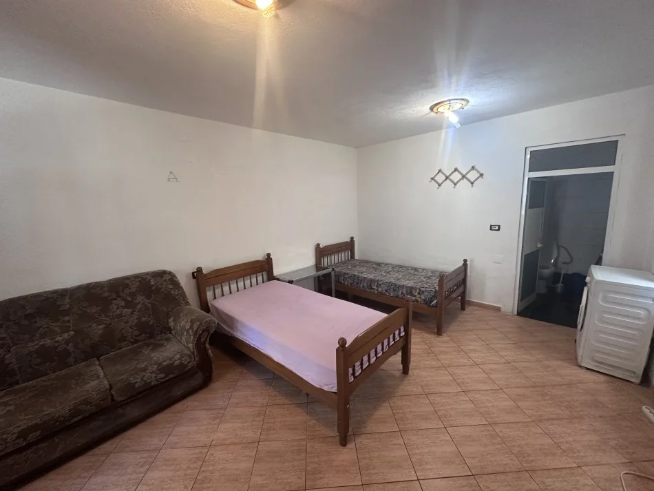 Tirane, jepet me qera apartament 1+1 Kati 1, 65 m² 280 € (21 Dhjetori)