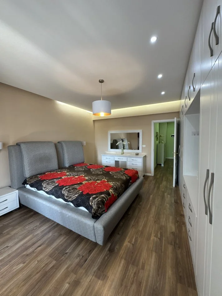 Tirane, jepet me qera apartament 2+1+Ballkon Kati 4, 120 m² 650 € (Rruga "Dritan Hoxha")