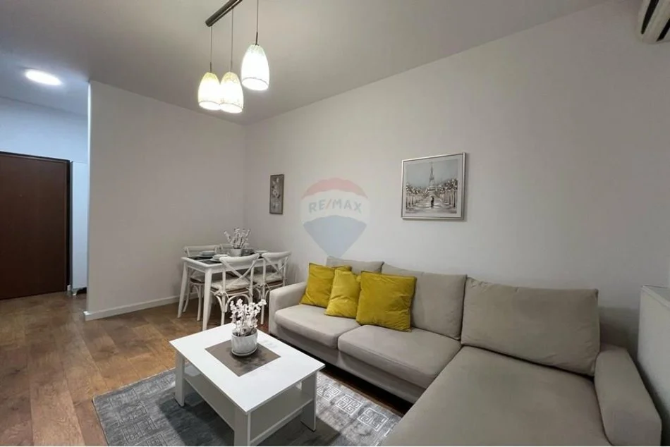 Tirane, jepet me qera apartament 1+1 , 70 m² 700 € (Kika 2)