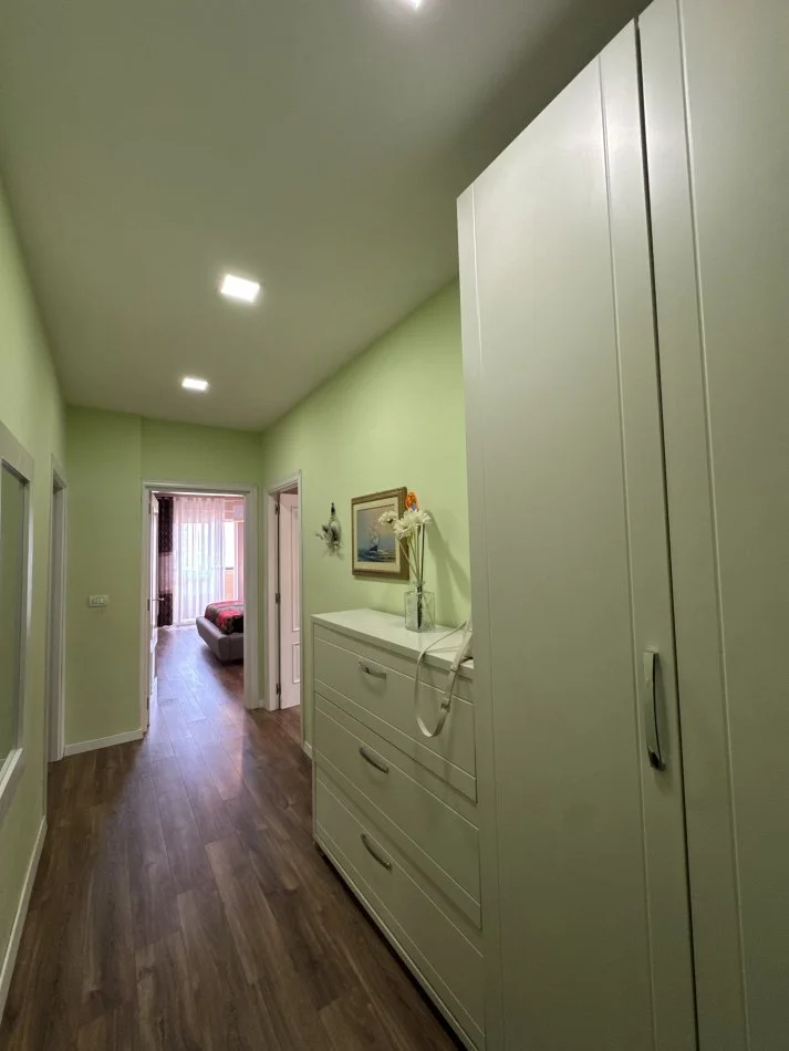 Tirane, jepet me qera apartament 2+1+Ballkon Kati 4, 120 m² 650 € (Rruga "Dritan Hoxha")