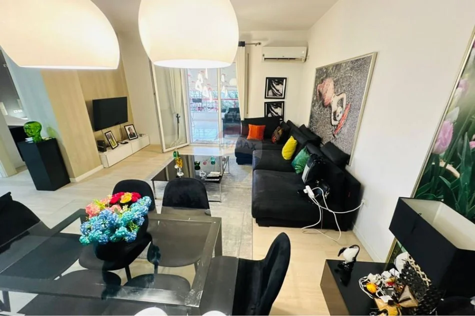 Tirane, shitet apartament 1+1 Kati 1, 130 m² 183.000 € (Rruga Albanopoli)