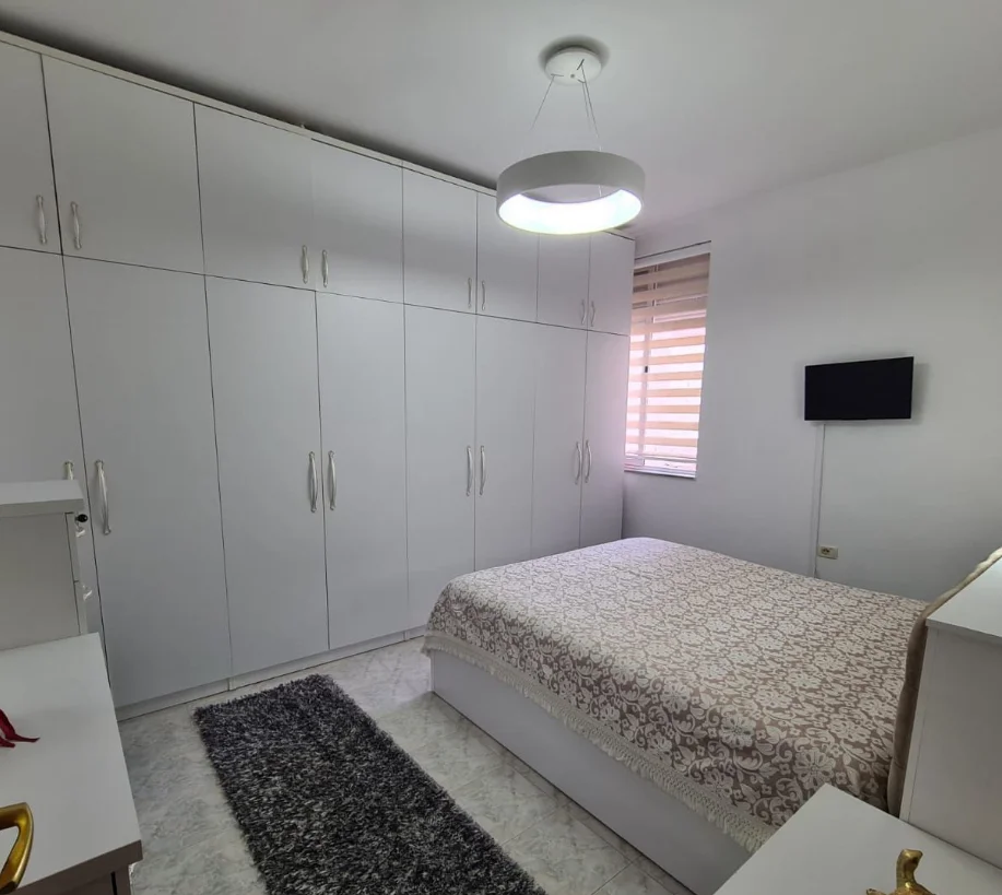 Tirane, jepet me qera 1+1+Ballkon Kati 5, 70 m² 550 € 
