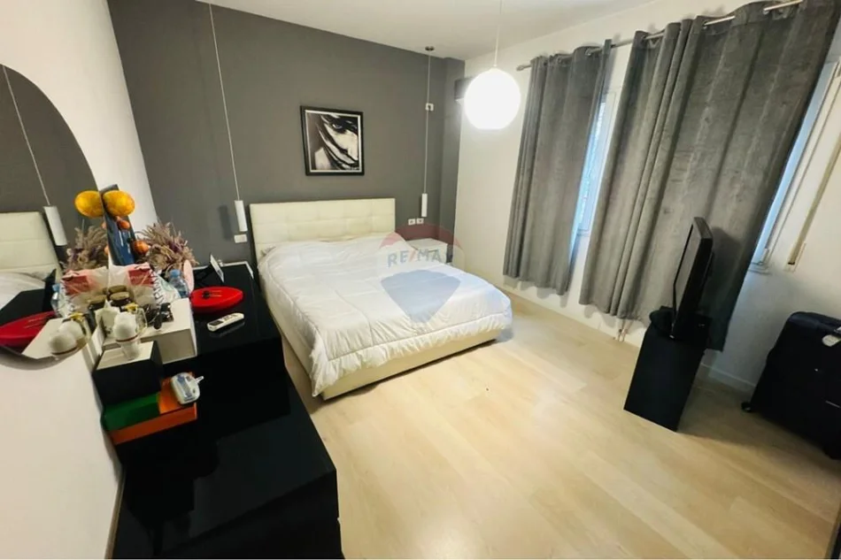 Tirane, shitet apartament 1+1 Kati 1, 130 m² 183.000 € (Rruga Albanopoli)