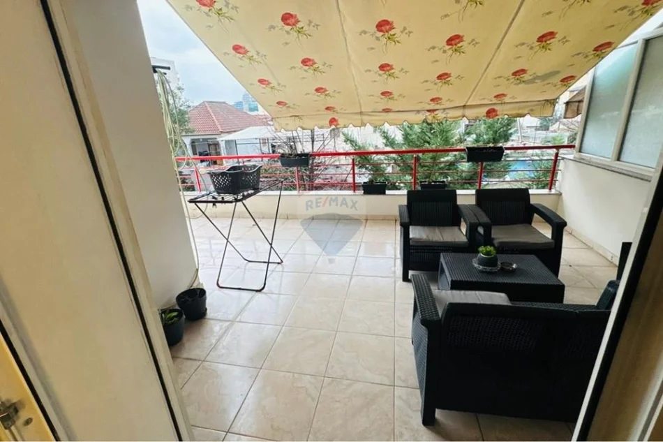 Tirane, shitet apartament 1+1 Kati 1, 130 m² 183.000 € (Rruga Albanopoli)