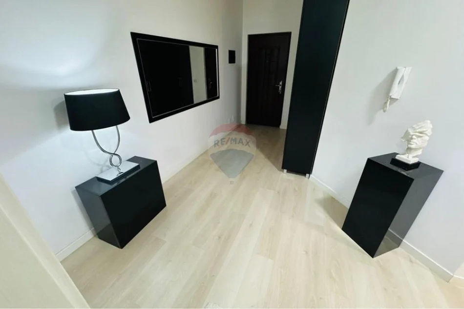 Tirane, shitet apartament 1+1 Kati 1, 130 m² 183.000 € (Rruga Albanopoli)