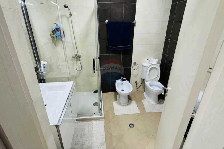 Tirane, shitet apartament 1+1 Kati 1, 130 m² 183.000 € (Rruga Albanopoli)