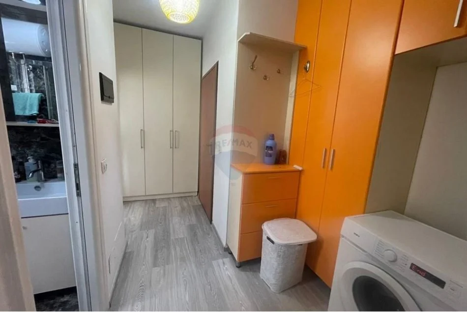Tirane, jepet me qera apartament 1+1 , 70 m² 650 € (Selvia)
