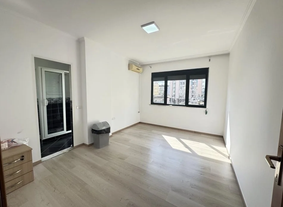 Tirane, jepet me qera ambjent biznesi Kati 4, 160 m² 1.400 € 