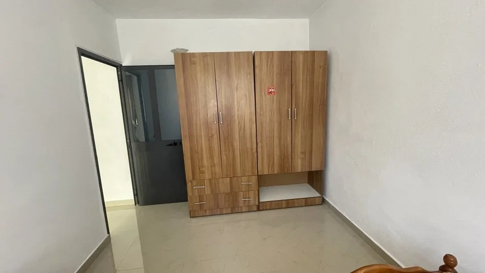 Tirane, jap me qera shtepi 1+1 Kati 1, 50 m² 30.000 ALL (Azem Galica, Tirane)