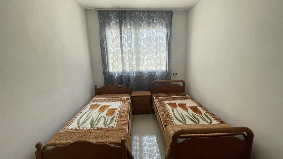 Tirane, jap me qera shtepi 1+1 Kati 1, 50 m² 30.000 ALL (Azem Galica, Tirane)
