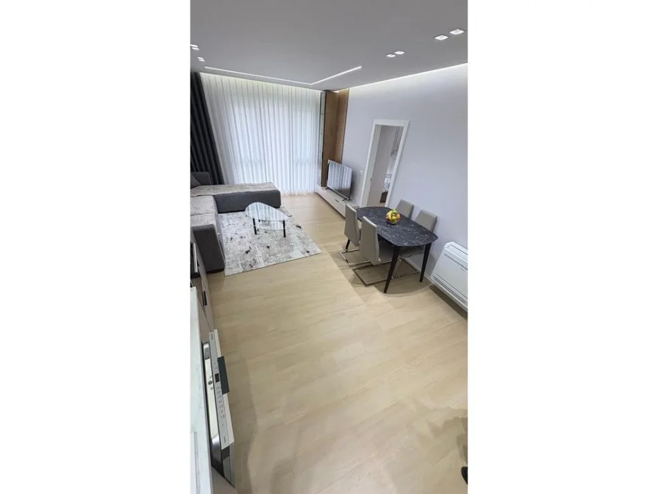 Tirane, jepet me qera apartament 2+1+Aneks+Ballkon Kati 5, 108 m² 900 € 