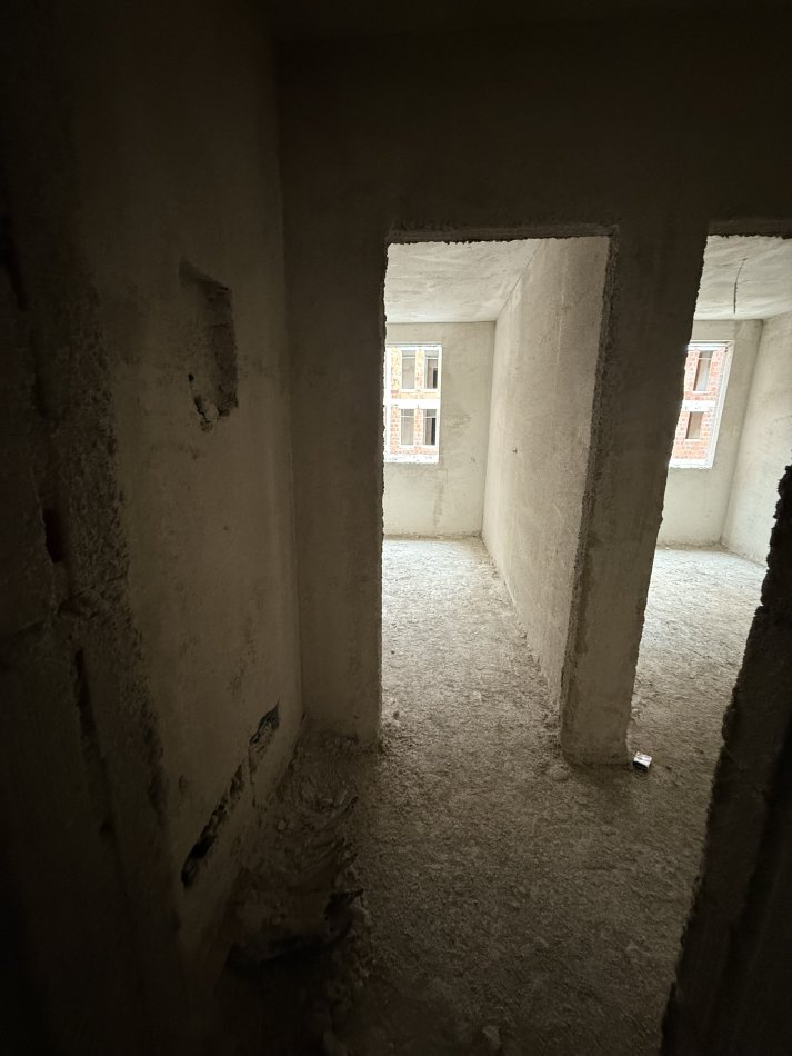 Tirane, shitet apartament 2+1+Ballkon Kati 3, 94 m² 81.400 € (Gryka Kacanikut Univers City Okazion 870€/m2)