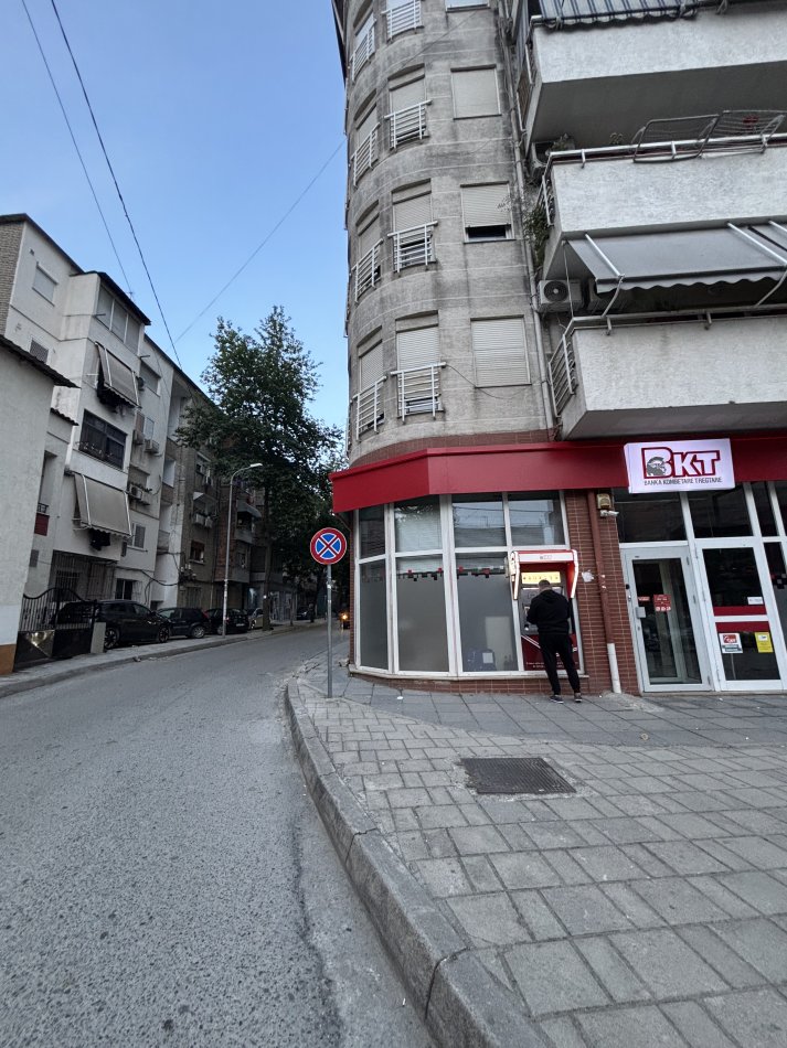 jepet me qera nga Pronari, pa-komision apartament 2+1+Ballkon Kati 3, 80 m² 750 € (Rruga Idriz Dollaku, prane BKT)