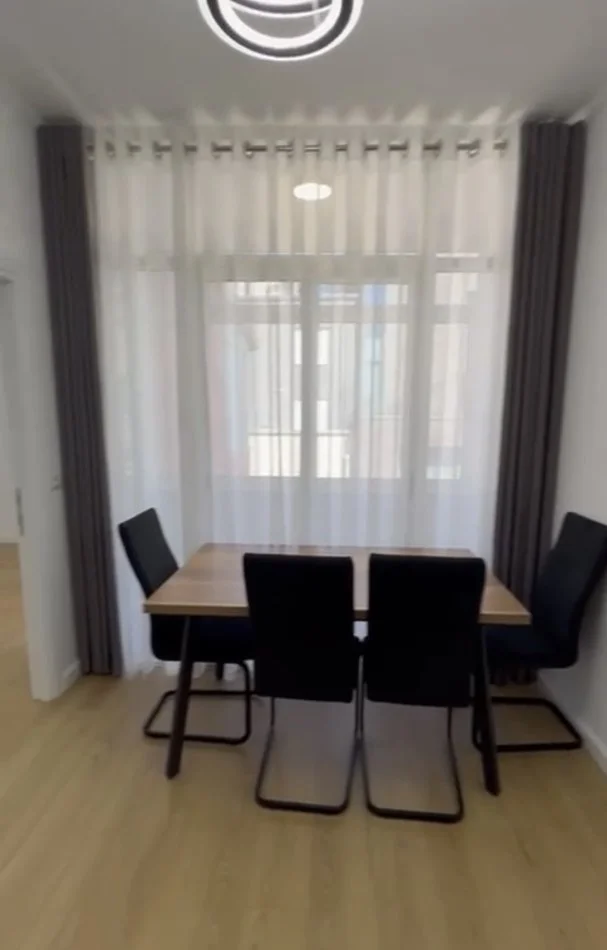 Tirane, shitet apartament 2+1+Ballkon Kati 7, 96 m² 150.000 € (Prane Kupoles)