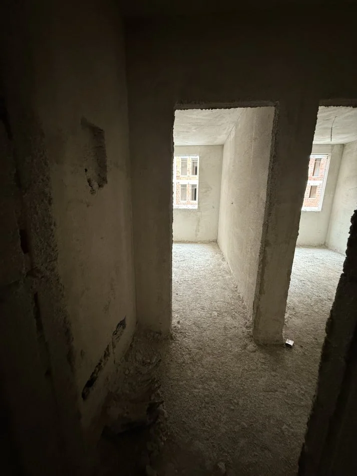 Tirane, shitet apartament 2+1+Ballkon Kati 3, 94 m² 81.400 € (Gryka Kacanikut Univers City Okazion 870€/m2)