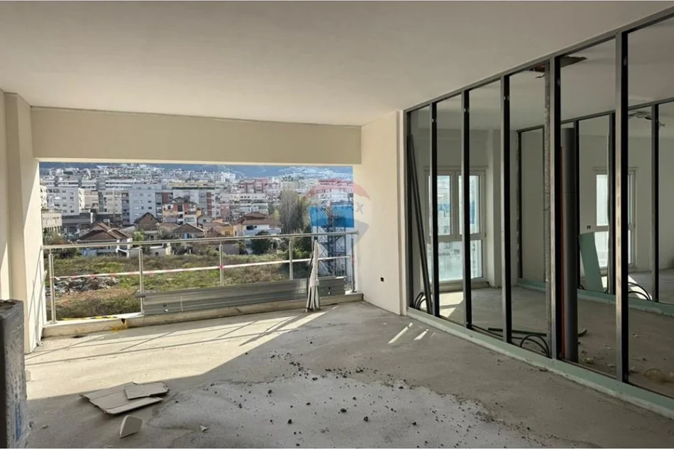 Tirane, shitet apartament 3+1 Kati 3, 143 m² 429.000 € 