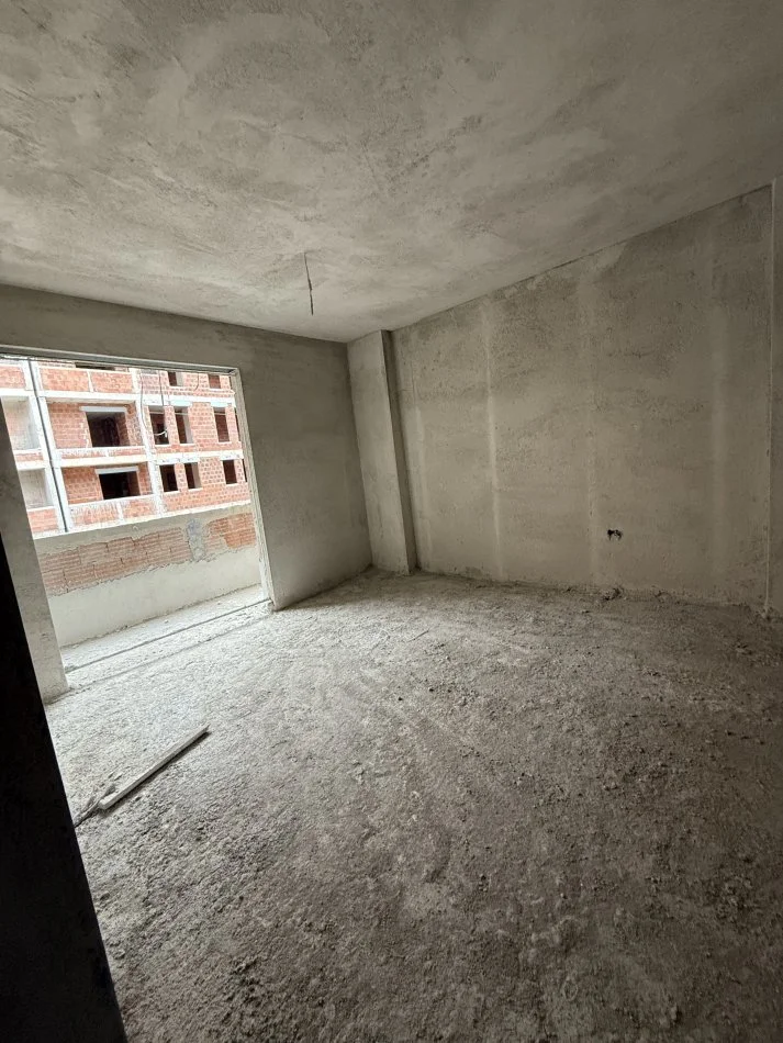 Tirane, shitet apartament 2+1+Ballkon Kati 3, 94 m² 81.400 € (Gryka Kacanikut Univers City Okazion 870€/m2)