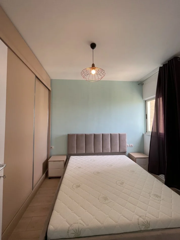 Tirane, jepet me qera apartament 1+1+Ballkon Kati 8, 58 m² 470 € (Ish Fusha Aviacionit)