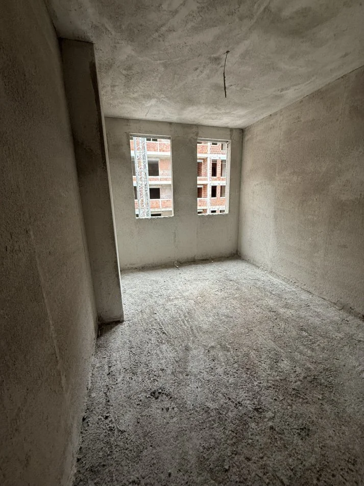 Tirane, shitet apartament 2+1+Ballkon Kati 3, 94 m² 81.400 € (Gryka Kacanikut Univers City Okazion 870€/m2)