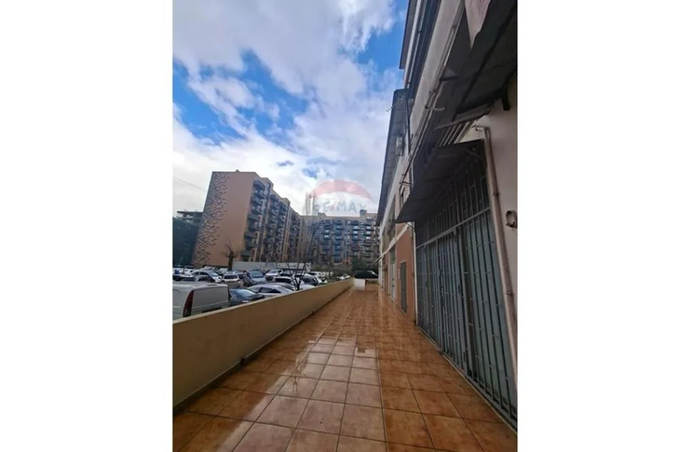 Tirane, shitet apartament 1+1+Ballkon , 88 m² 175.000 € (Komuna e Parisit)