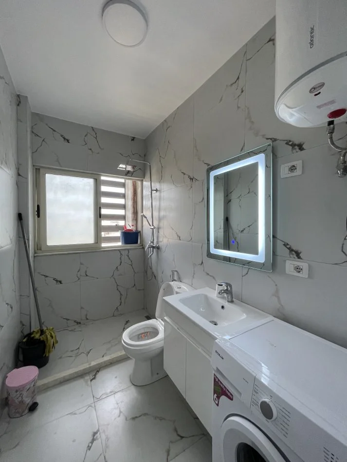 Tirane, jepet me qera apartament 1+1+Ballkon Kati 8, 58 m² 470 € (Ish Fusha Aviacionit)