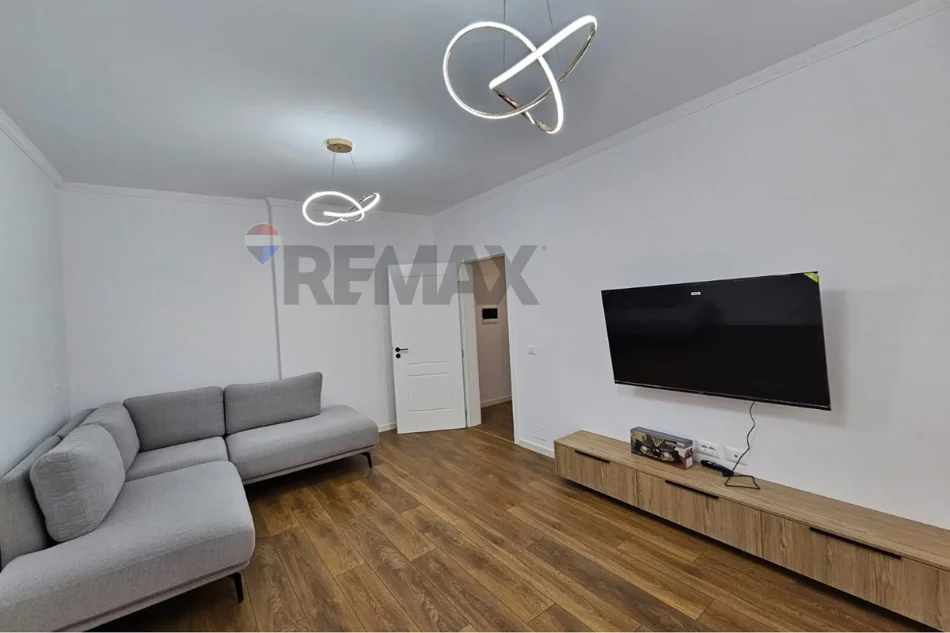 Tirane, jepet me qera apartament 2+1 , 90 m² 701 € 