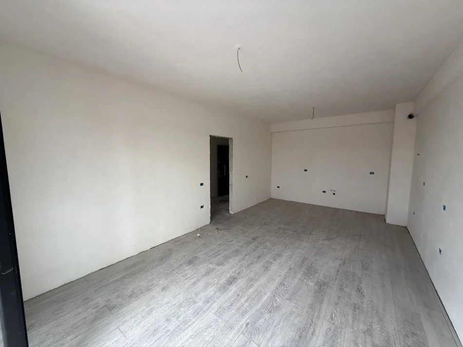 Tirane, shitet apartament 2+1+Ballkon , 98 m² 135.000 € (Urban Gate, Astir)