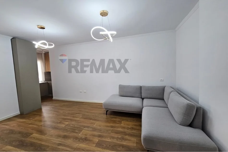 Tirane, jepet me qera apartament 2+1 , 90 m² 701 € 