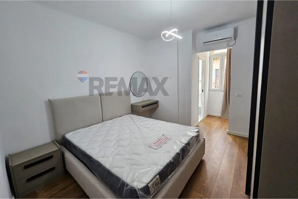 Tirane, jepet me qera apartament 2+1 , 90 m² 701 € 