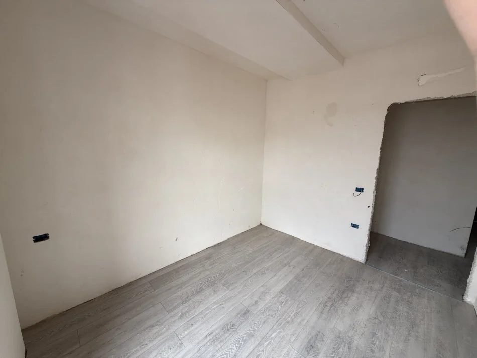 Tirane, shitet apartament 2+1+Ballkon , 98 m² 135.000 € (Urban Gate, Astir)