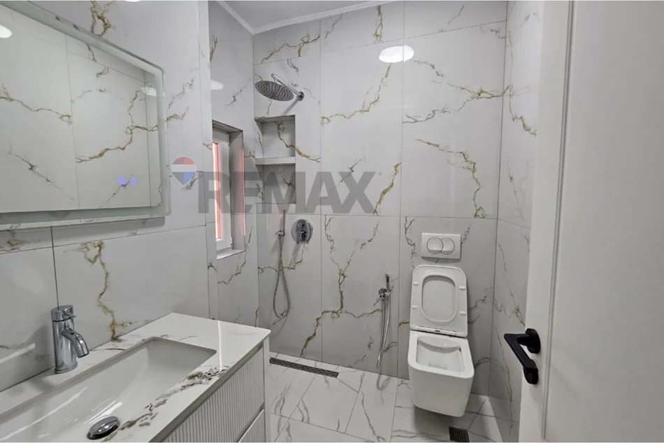 Tirane, jepet me qera apartament 2+1 , 90 m² 701 € 