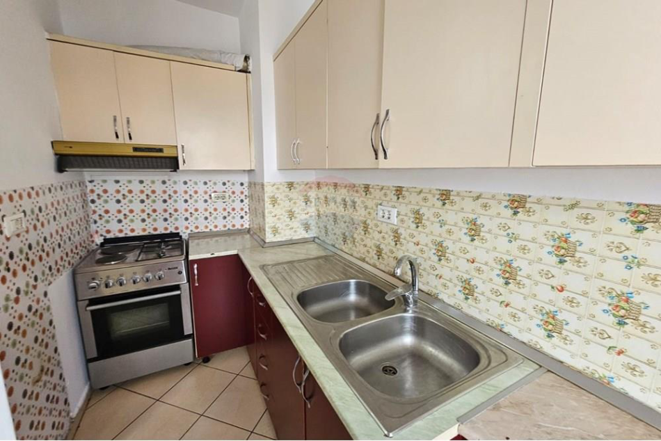 Tirane, jepet me qera apartament 1+1+Ballkon Kati 5, 77 m² 370 € (Dogana)