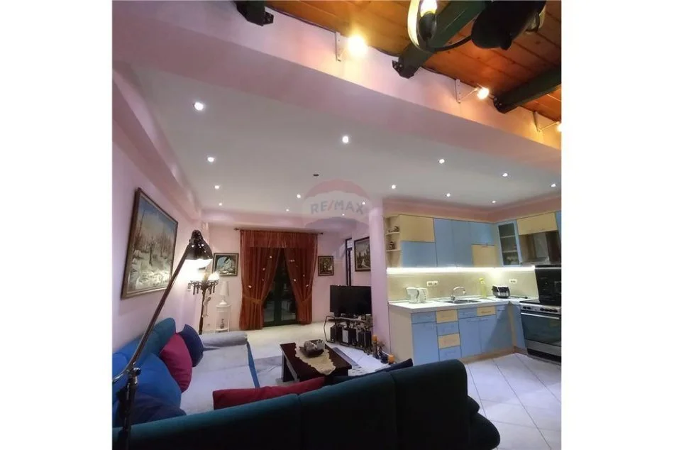 Tirane, jepet me qera apartament 2+1 , 80 m² 600 € (Don bosko)