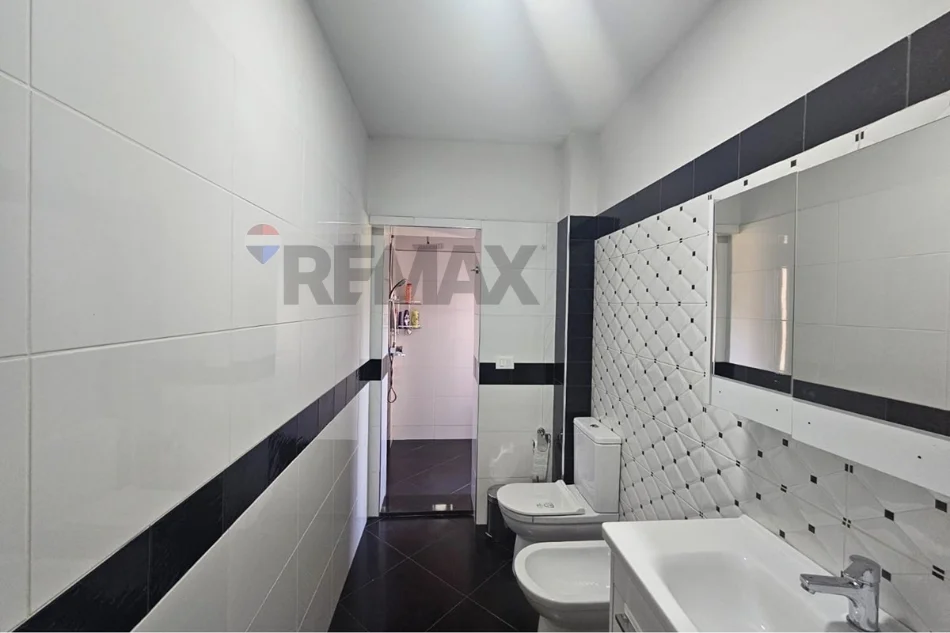 Tirane, jap me qera 2+1 , 600 € 