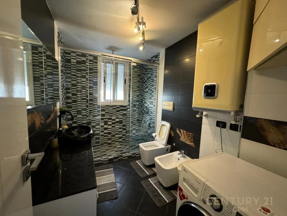 Tirane, jepet me qera apartament 2+1+Aneks+Ballkon Kati 5, 120 m² 1.000 € 