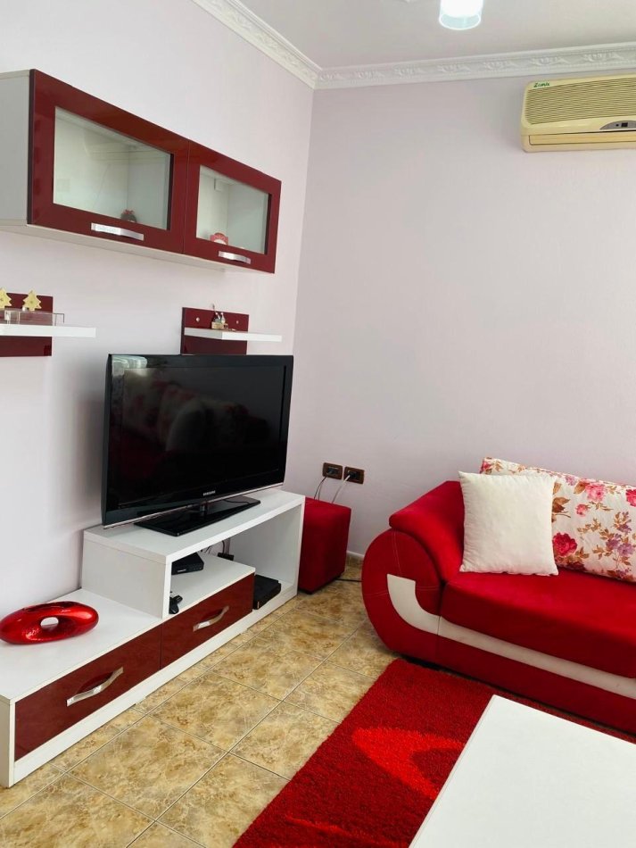 Tirane, jepet me qera apartament 2+1+Ballkon Kati 5, 600 € 