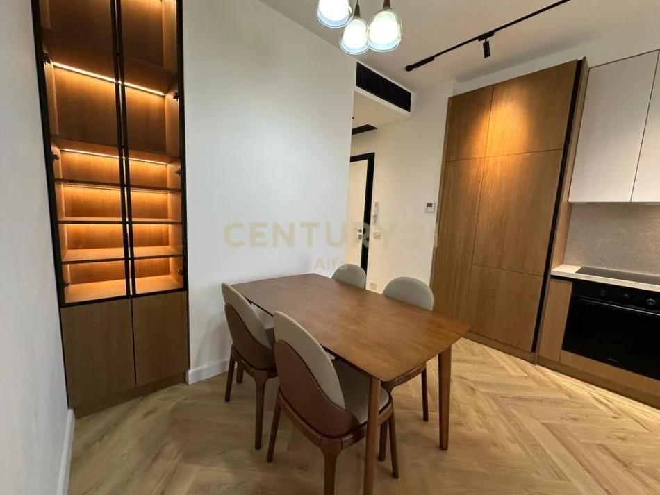 Tirane, jepet me qera apartament 2+1+Aneks+Ballkon Kati 9, 104 m² 1.200 € 