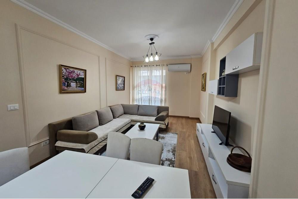 Tirane, jepet me qera apartament 1+1+Ballkon Kati 8, 76 m² 400 € (Teodor Keko)