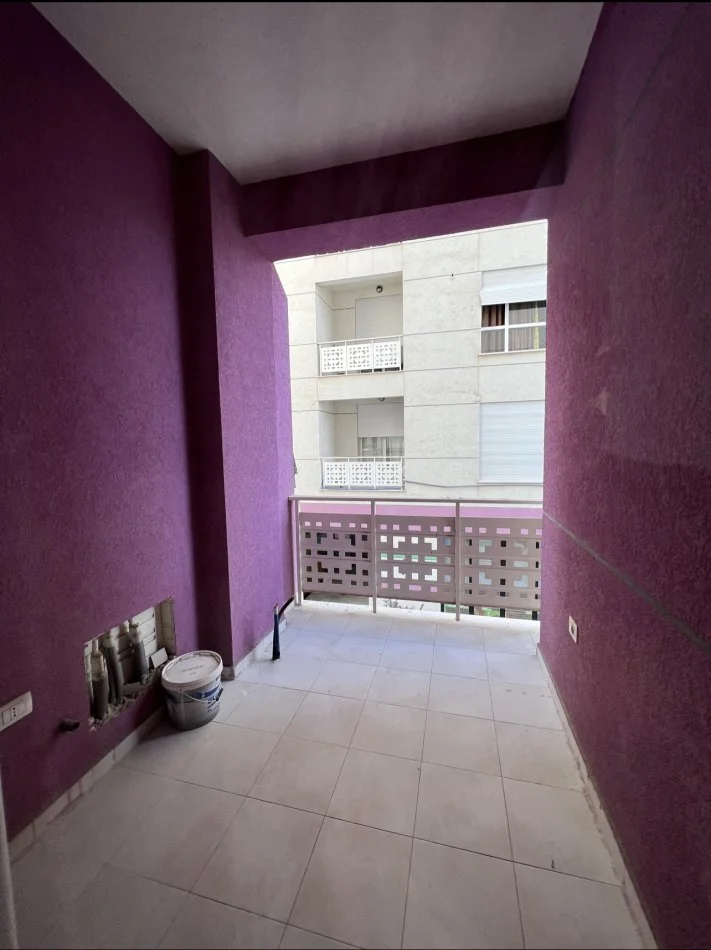 Tirane, jepet me qera apartament 1+1+Ballkon Kati 2, 71 m² 450 € (Kopshti botanik)