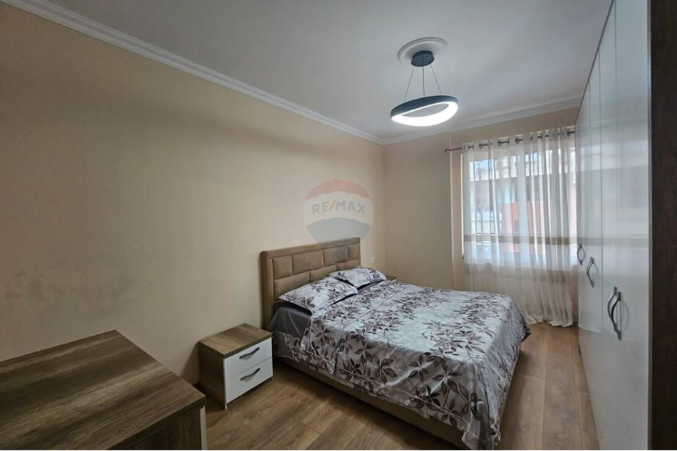 Tirane, jepet me qera apartament 1+1+Ballkon Kati 8, 76 m² 400 € (Teodor Keko)