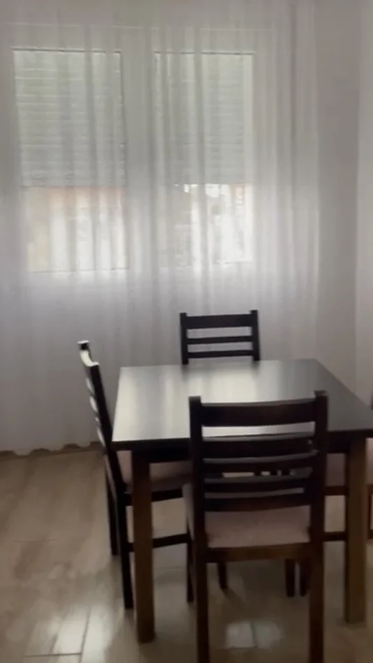 Tirane, jepet me qera apartament 2+1 , 90 m² 400 € 