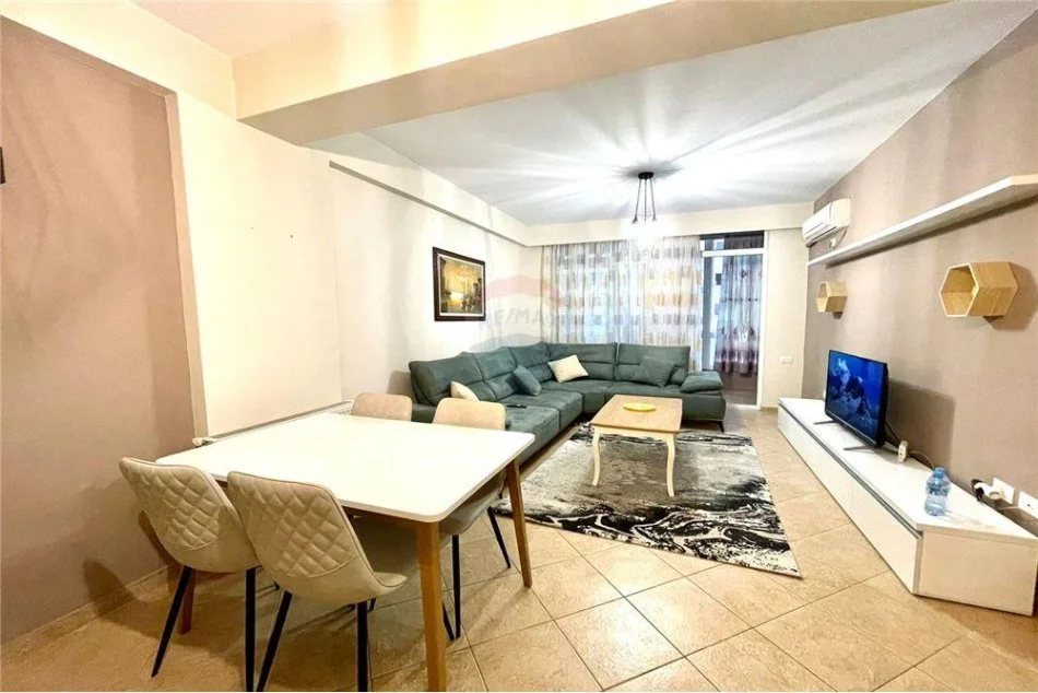 Tirane, jepet me qera apartament 1+1 , 70 m² 600 € (Kika 1)