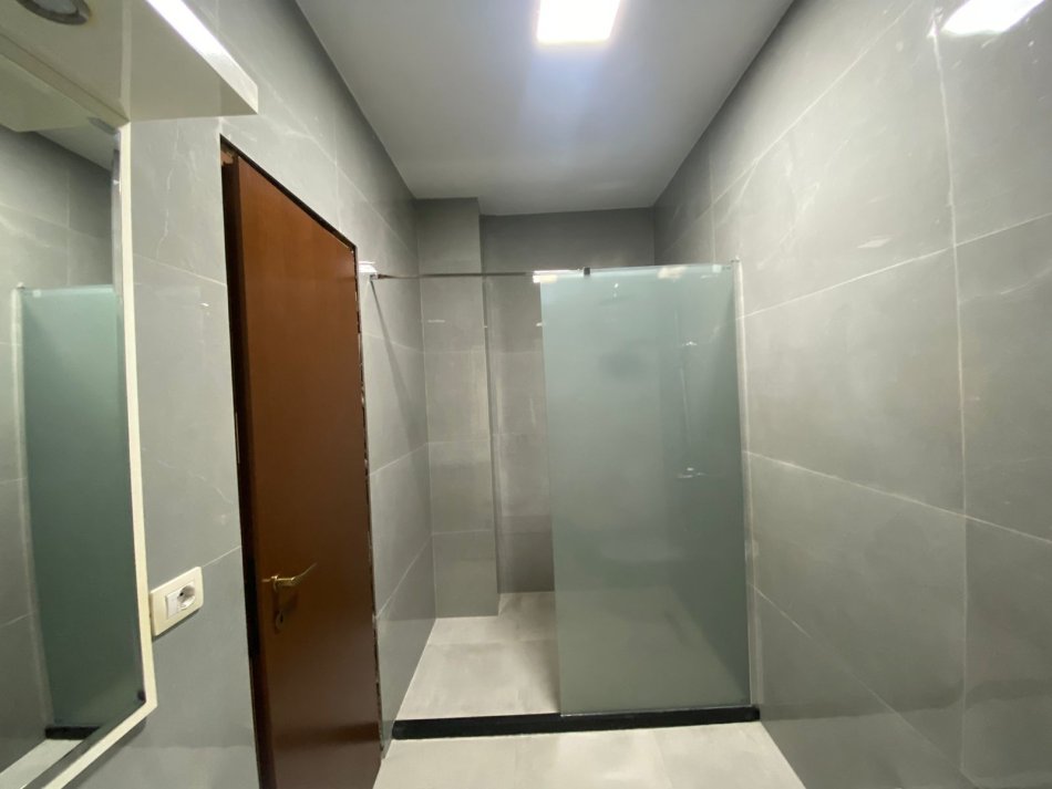 Tirane, jepet me qera apartament 2+1+Aneks+Ballkon Kati 4, 120 m² 700 € (LIQENI I THATE TIRANE)