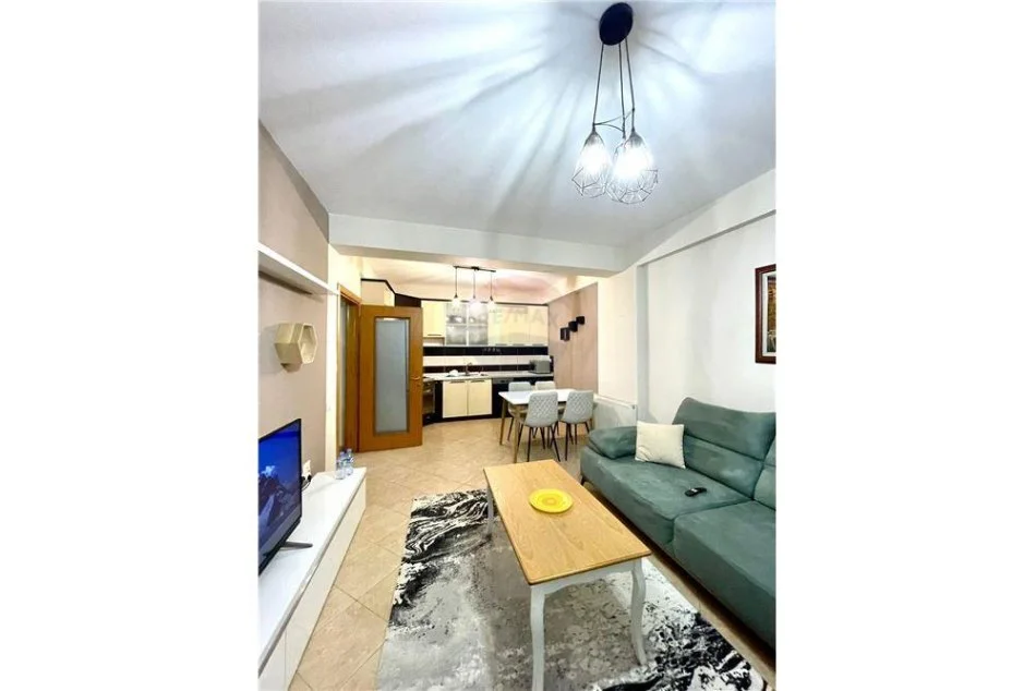 Tirane, jepet me qera apartament 1+1 , 70 m² 600 € (Kika 1)