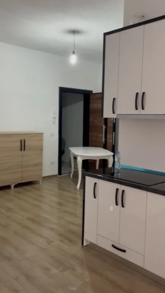 Tirane, jepet me qera apartament 2+1 , 90 m² 400 € 