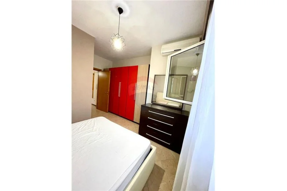 Tirane, jepet me qera apartament 1+1 , 70 m² 600 € (Kika 1)