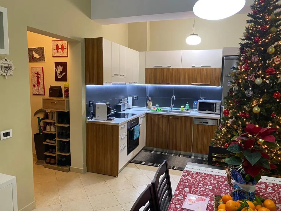 Tirane, jepet me qera apartament 2+1 Kati 6, 95 m² 470 € (Fresk prane Pasticeri Melisa)