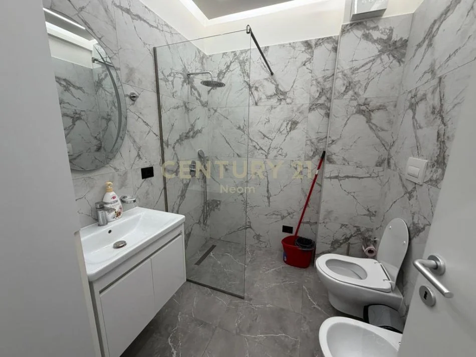 Tirane, jepet me qera apartament 2+1+Aneks+Ballkon Kati 1, 105 m² 1.700 € (Sofia)