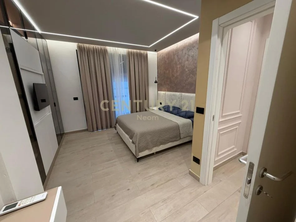 Tirane, jepet me qera apartament 2+1+Aneks+Ballkon Kati 1, 105 m² 1.700 € (Sofia)