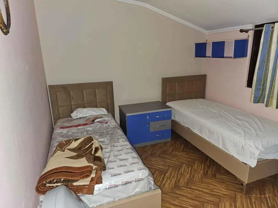 Shqiperi, jepet me qera apartament 2+1+Ballkon+parkim Kati 3, 91 m² 550 € (Ish Tregu Elektrik, Muzeu Shkencave te Natyres)